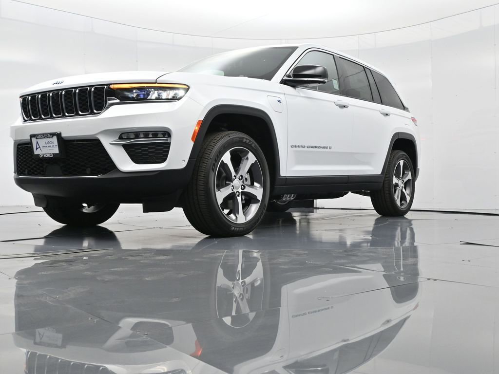 New 2025 Jeep Grand Cherokee Limited 4xe w/ Luxury Tech Group II image 32