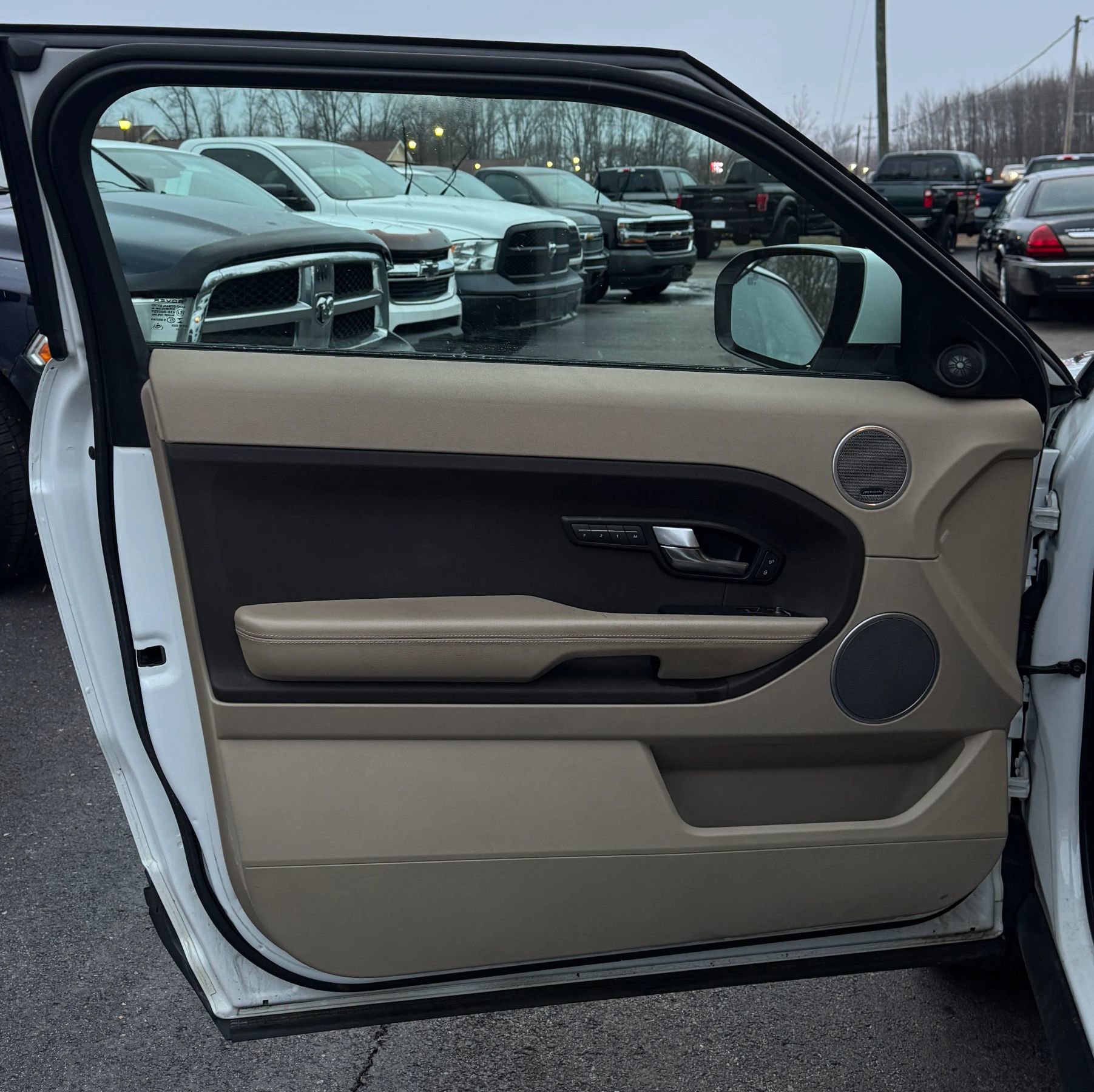 Used 2013 Land Rover Range Rover Evoque Pure Premium image 12