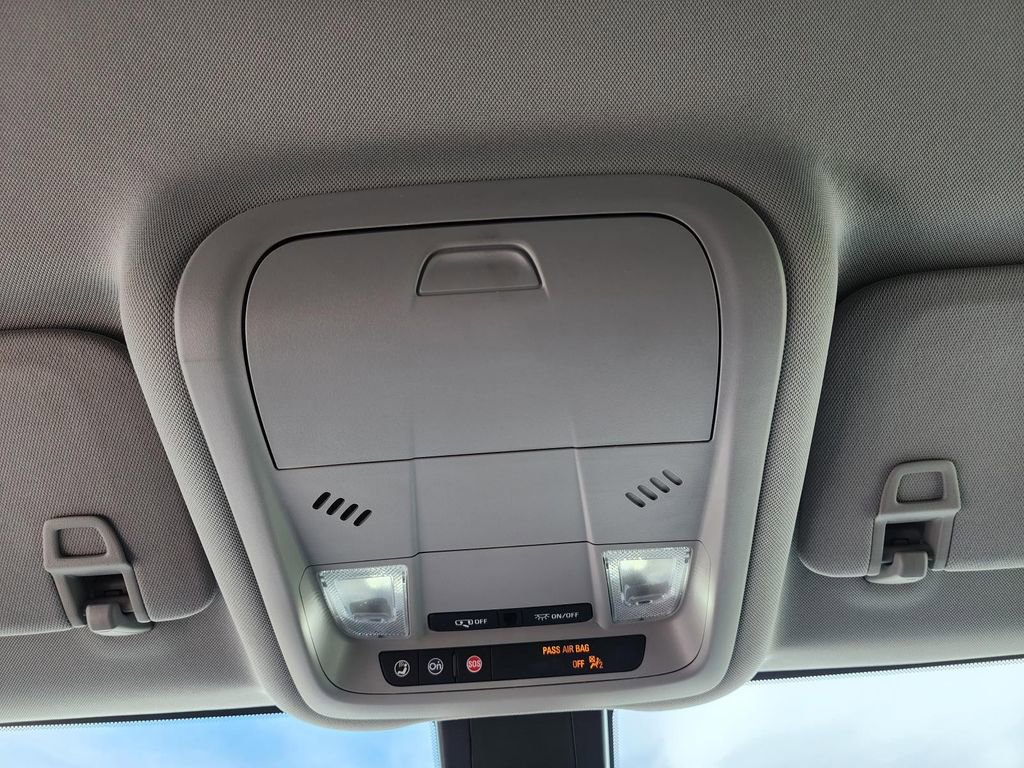 Used 2024 GMC Terrain SLE image 25