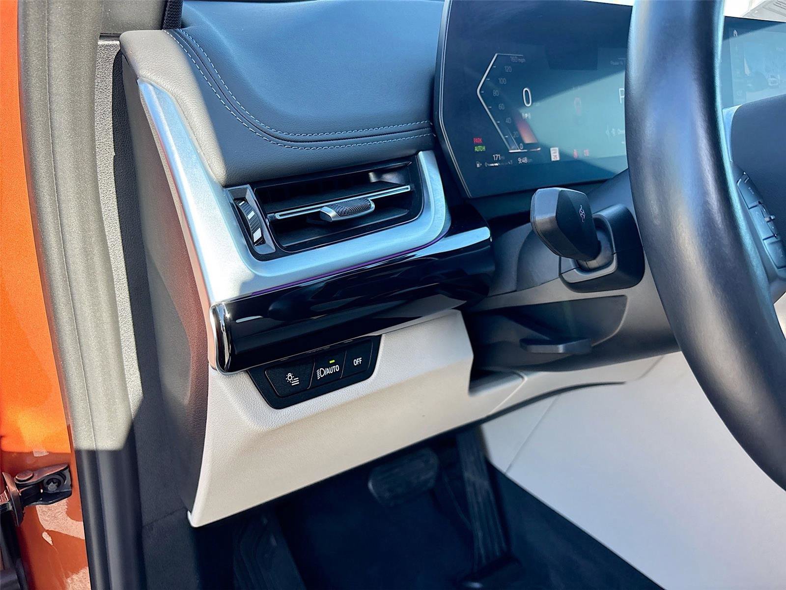 Used 2023 BMW X1 xDrive28i w/ Premium Package image 11