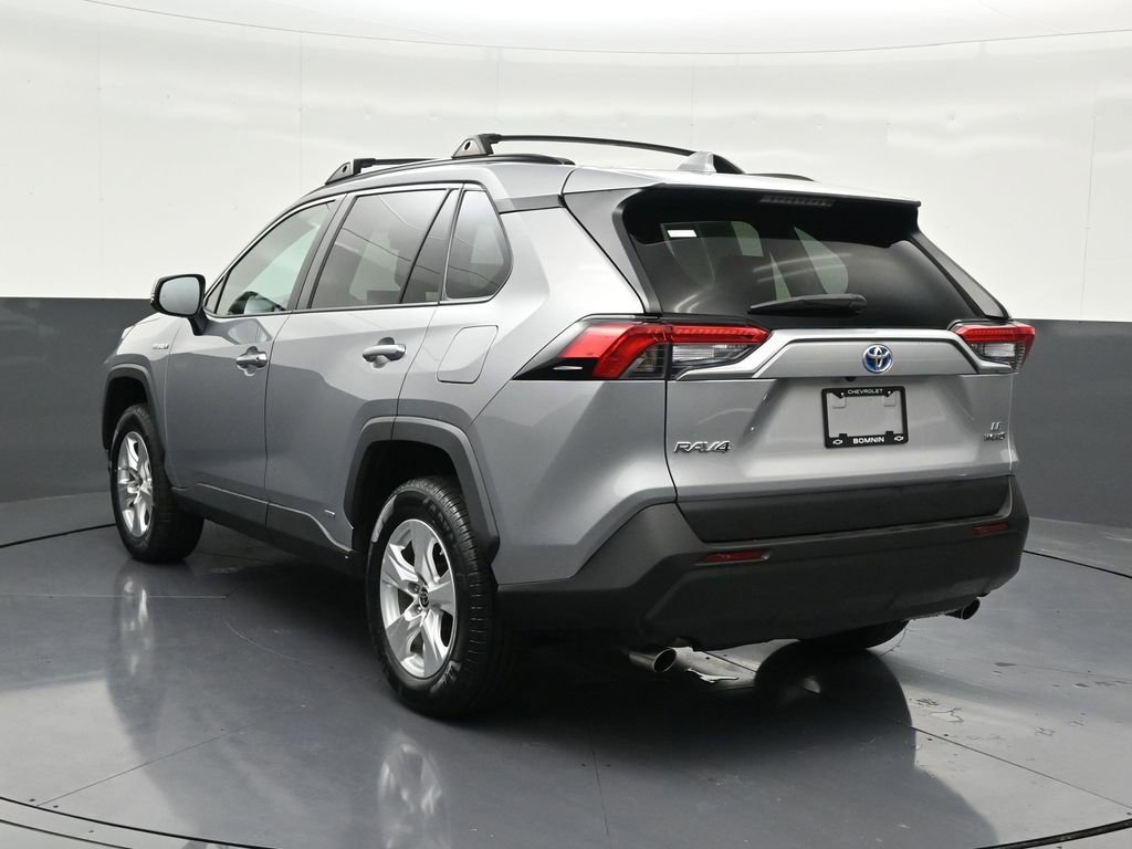 Used 2021 Toyota RAV4 LE image 3