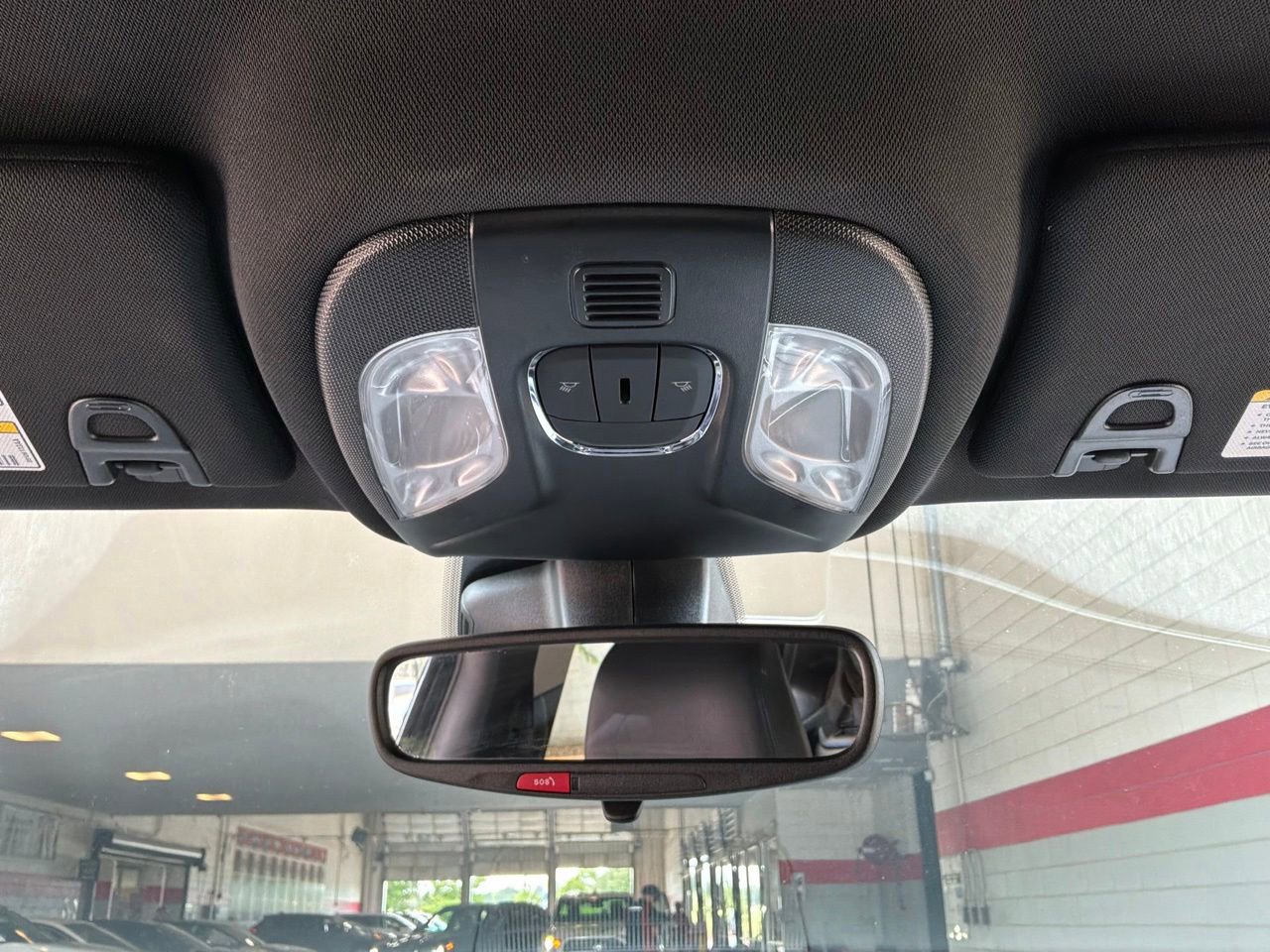 Used 2025 Jeep Compass Latitude AWD/4WD image 15