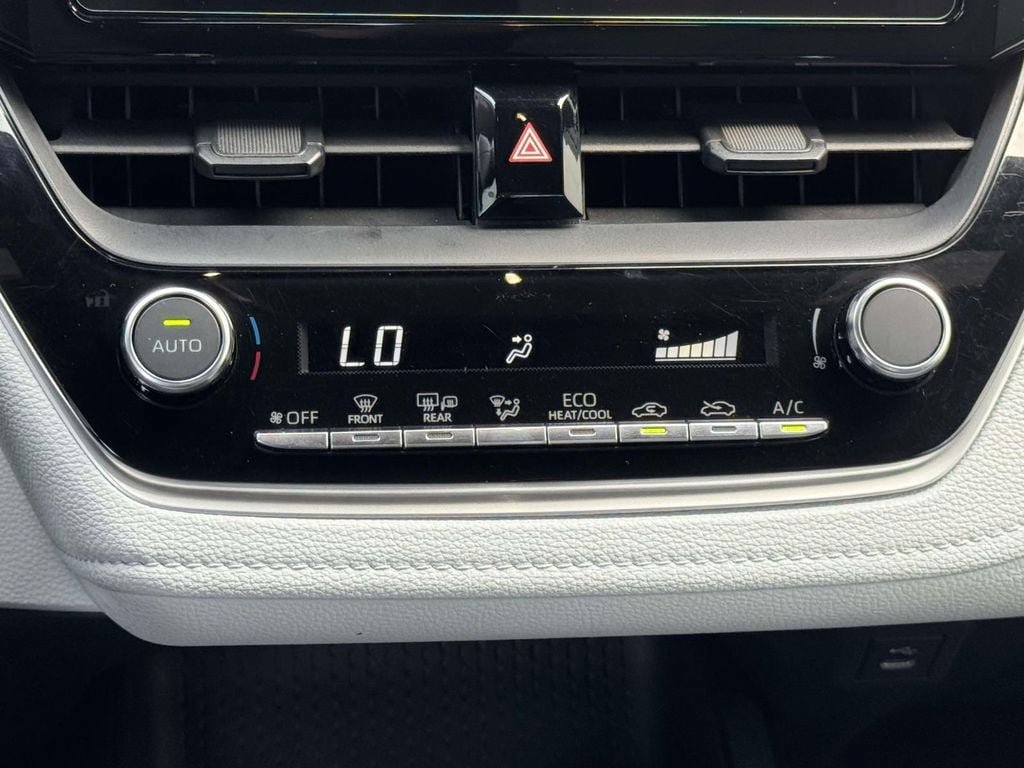 Used 2024 Toyota Corolla SE FWD image 5