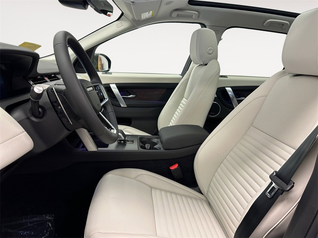 New 2025 Land Rover Discovery Sport S image 9