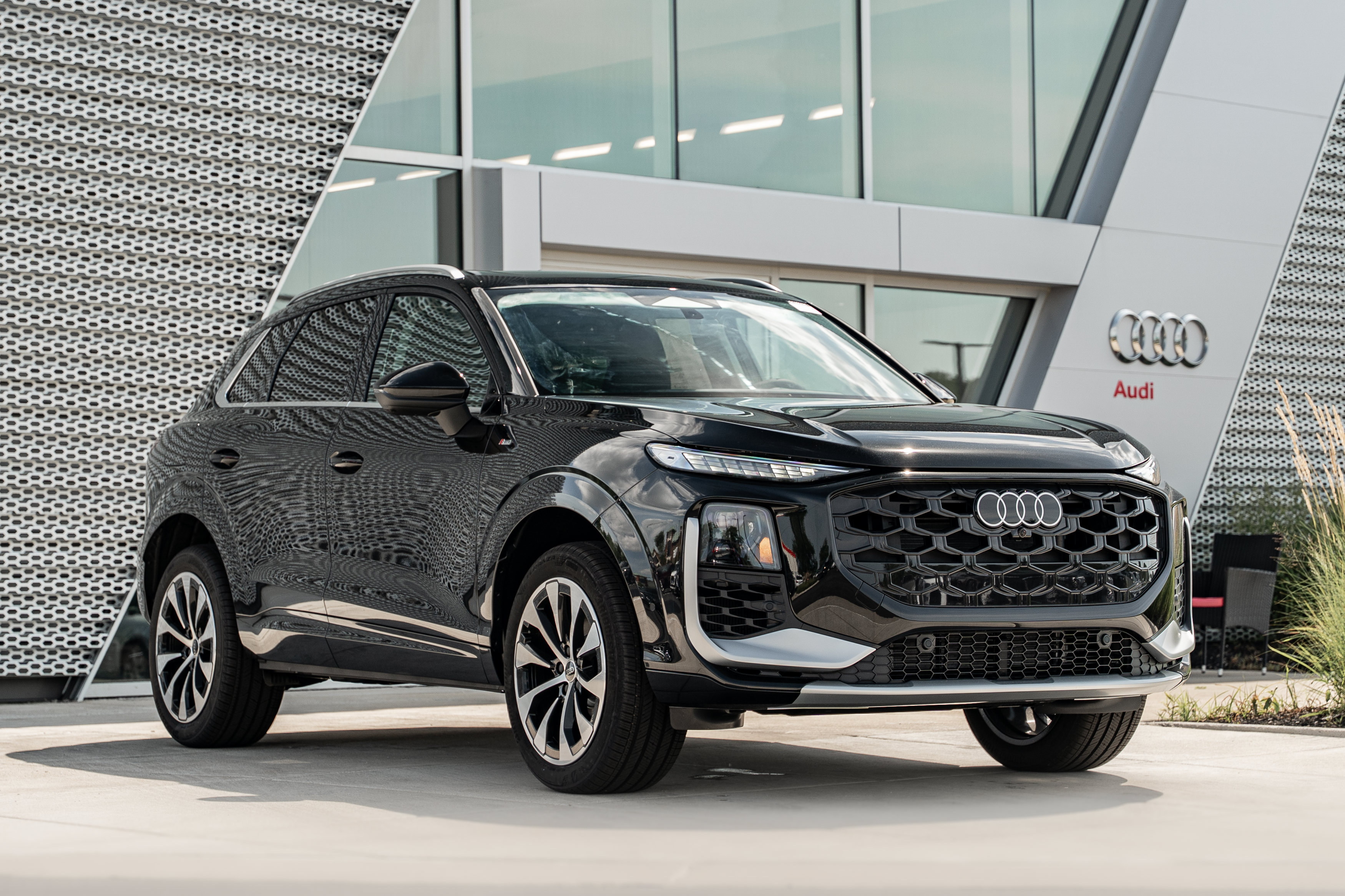 New 2026 Audi Q3 quattro 2.0T AWD/4WD image 1