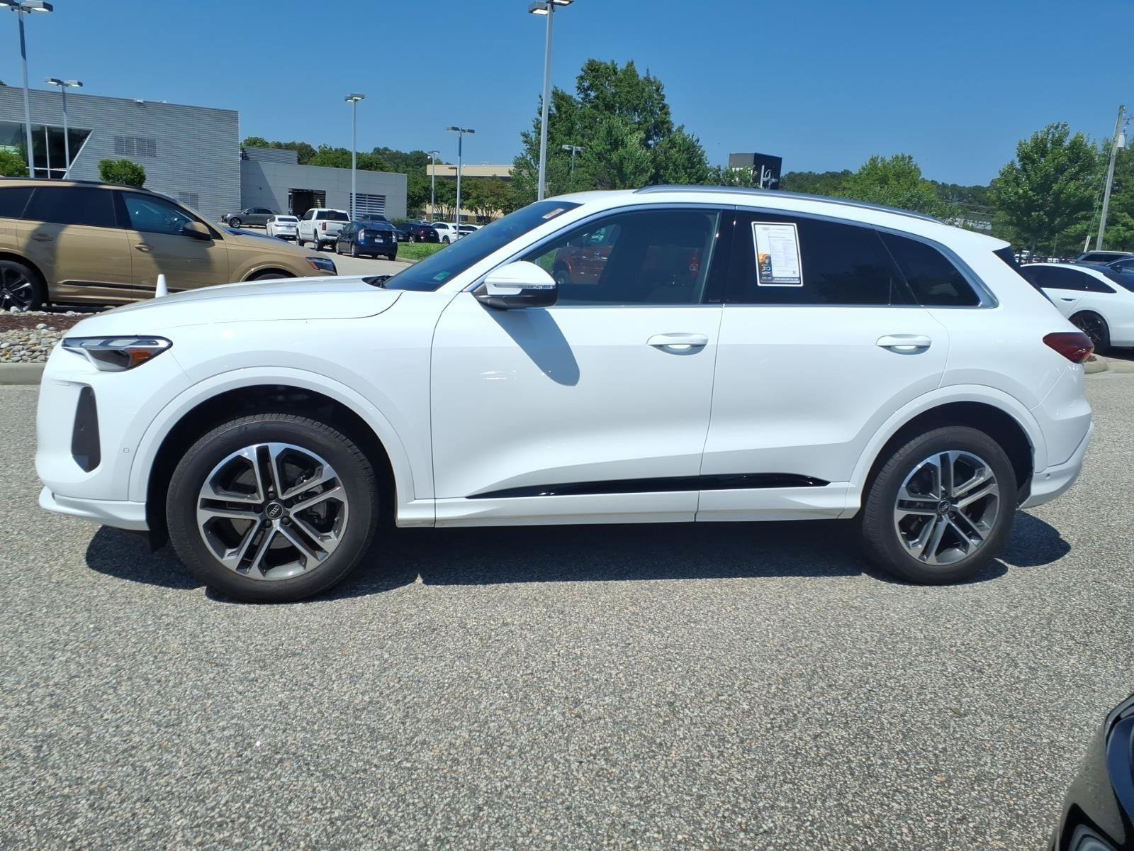 Used 2025 Audi Q5 Premium w/ Convenience Package AWD/4WD image 9