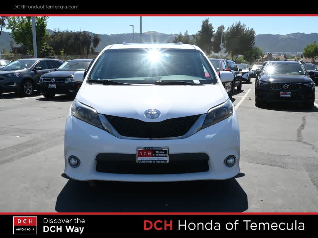 Used 2016 Toyota Sienna SE Premium image 2