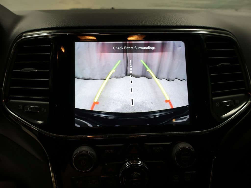 Used 2019 Jeep Grand Cherokee Altitude AWD/4WD image 8
