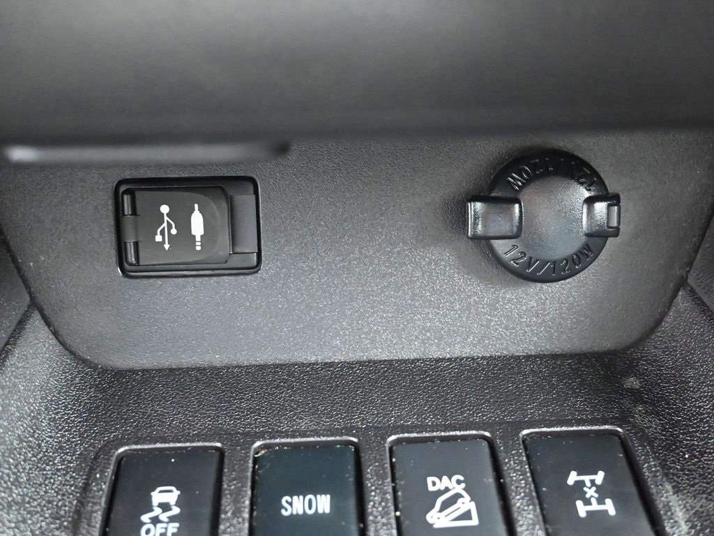 Used 2016 Toyota Highlander XLE image 17