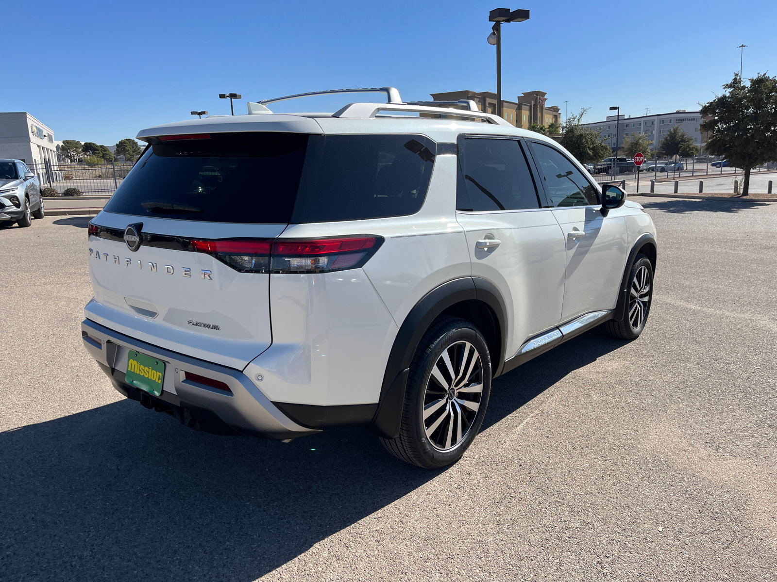 Used 2023 Nissan Pathfinder Platinum image 8