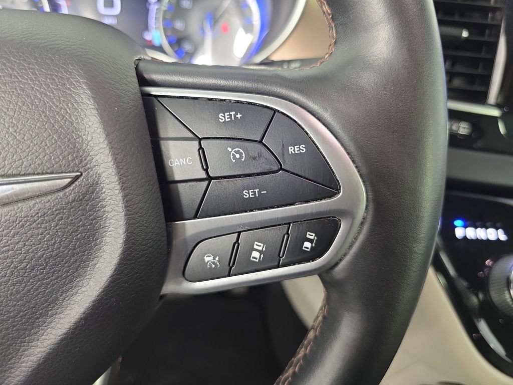 Used 2017 Chrysler Pacifica Touring-L Plus w/ Advanced Safetytec Group image 23