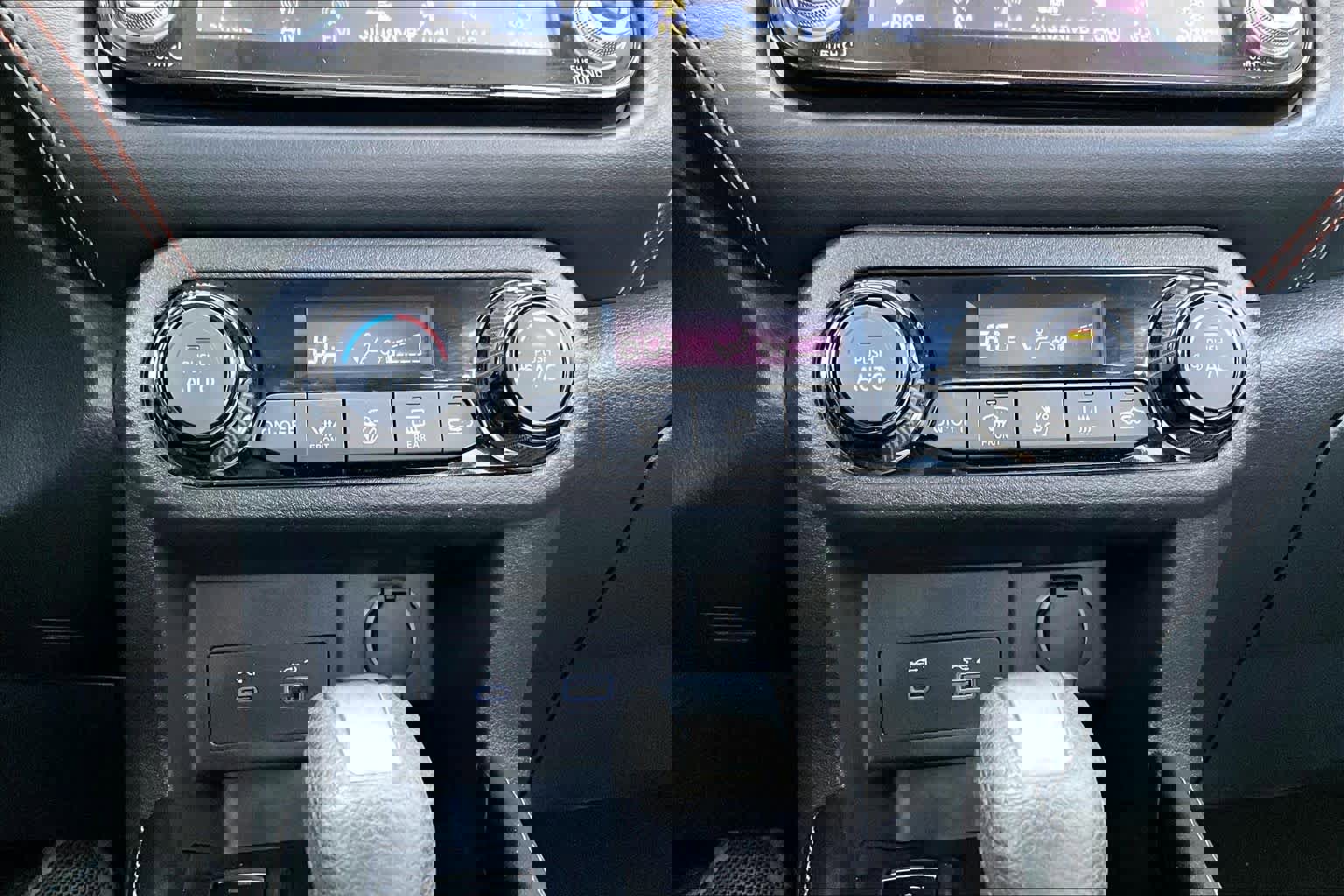 Used 2023 Nissan Kicks SR image 35