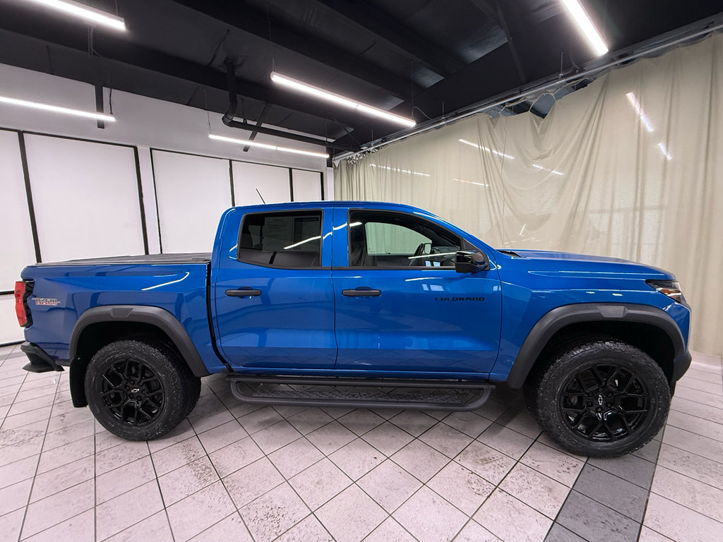 Used 2023 Chevrolet Colorado Trail Boss w/ LPO, Dark Essentials Package AWD/4WD image 3