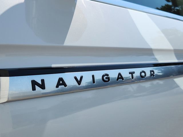 New 2025 Lincoln Navigator Reserve image 16