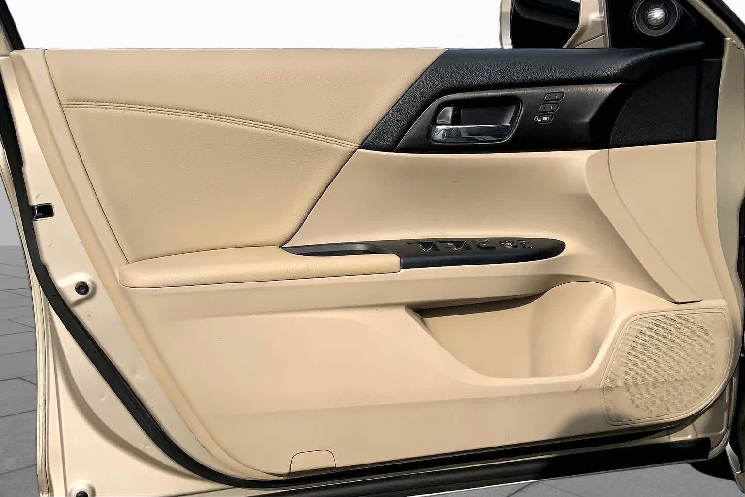 Used 2015 Honda Accord EX-L image 16