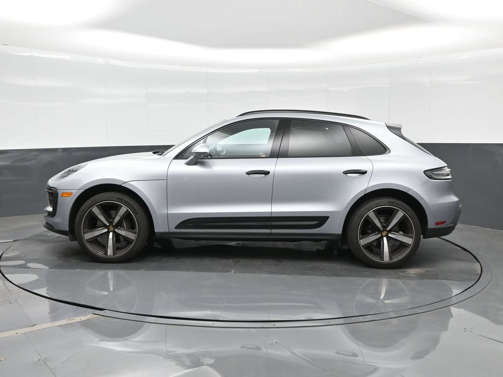 Certified 2023 Porsche Macan AWD/4WD image 2