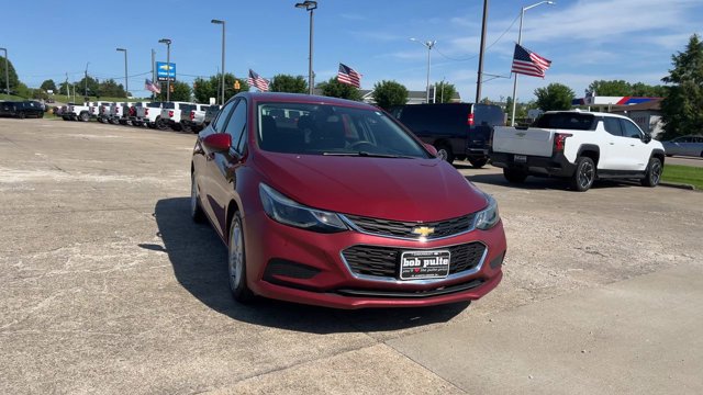Used 2018 Chevrolet Cruze LT w/ Convenience Package FWD image 3