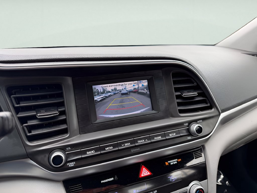 Used 2020 Hyundai Elantra SE FWD image 23