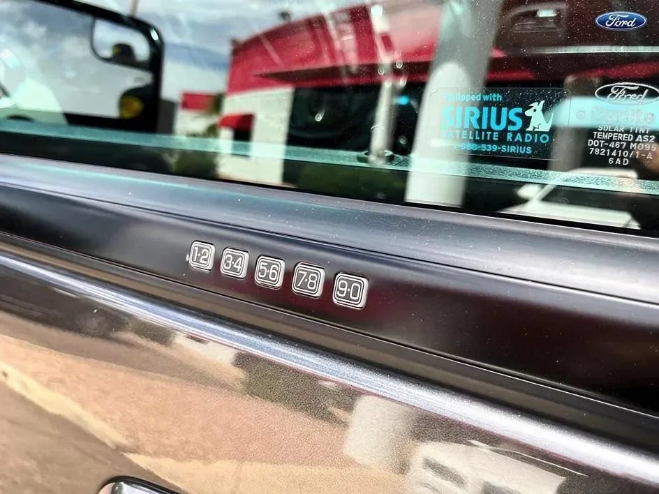 Used 2017 Ford Expedition XLT AWD/4WD image 24