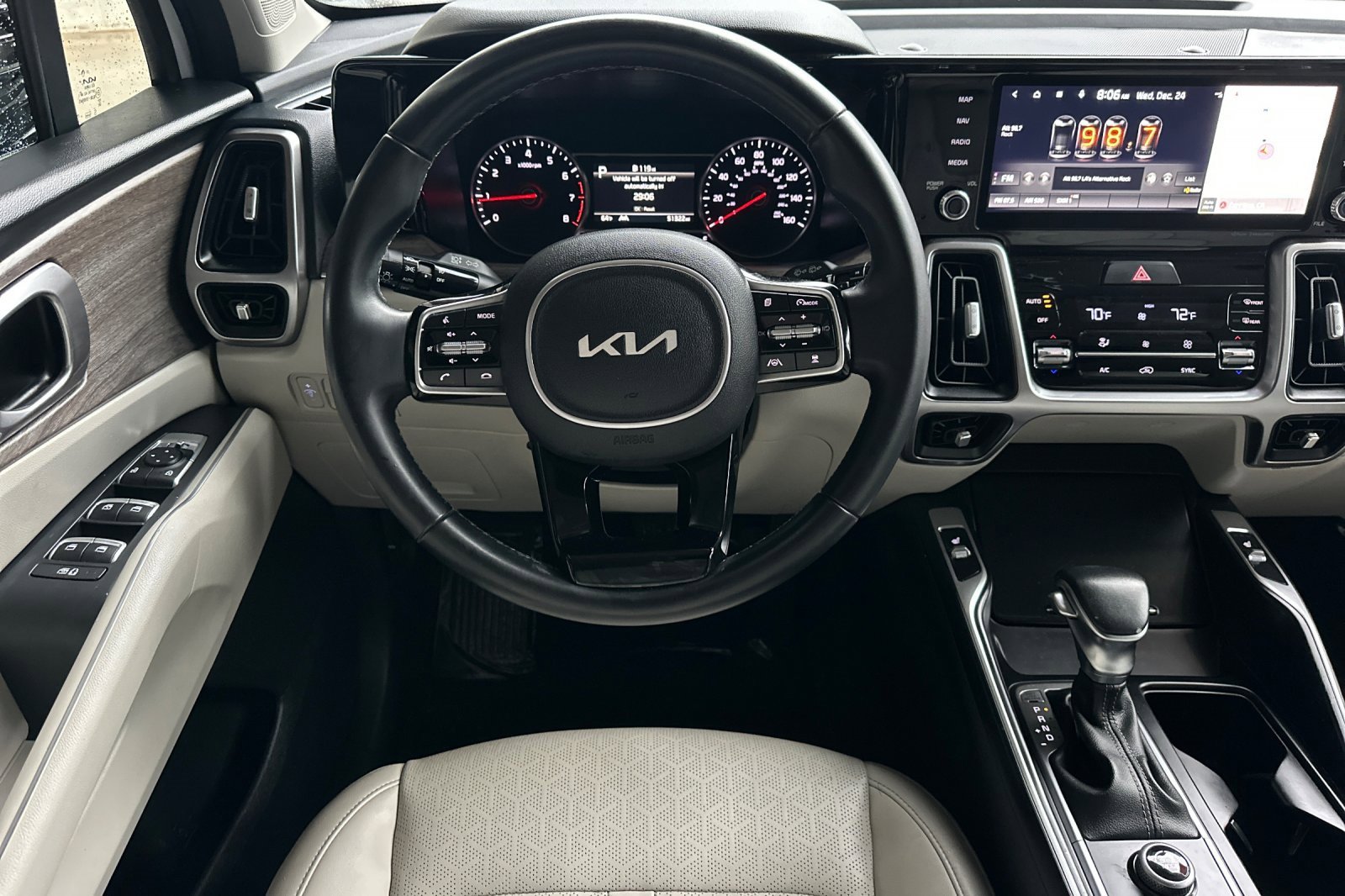 Used 2022 Kia Sorento EX w/ Panoramic Sunroof Package image 17