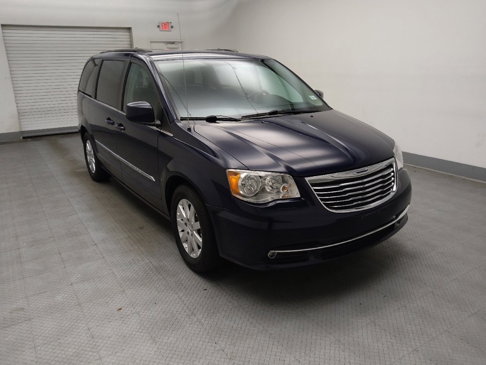 Used 2016 Chrysler Town & Country Touring FWD image 13