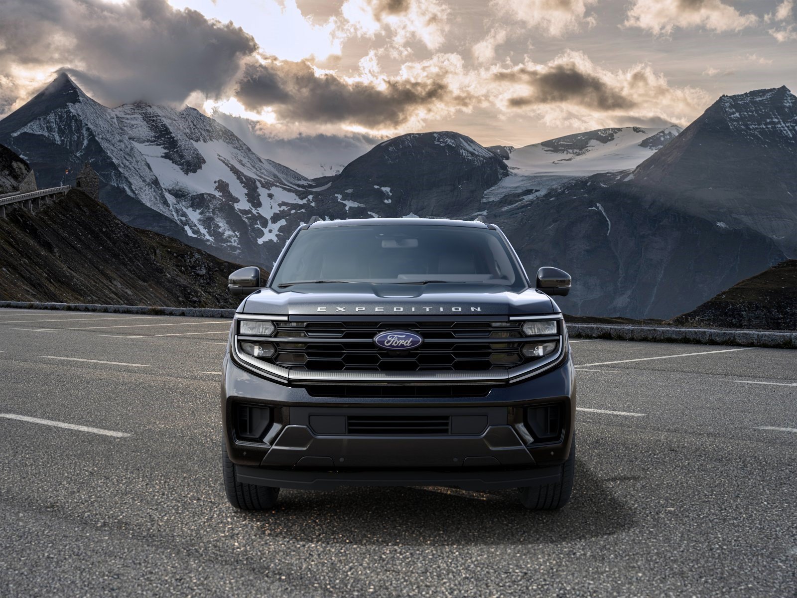 New 2027 Ford Expedition Platinum w/ Platinum Ultimate Package AWD/4WD image 3