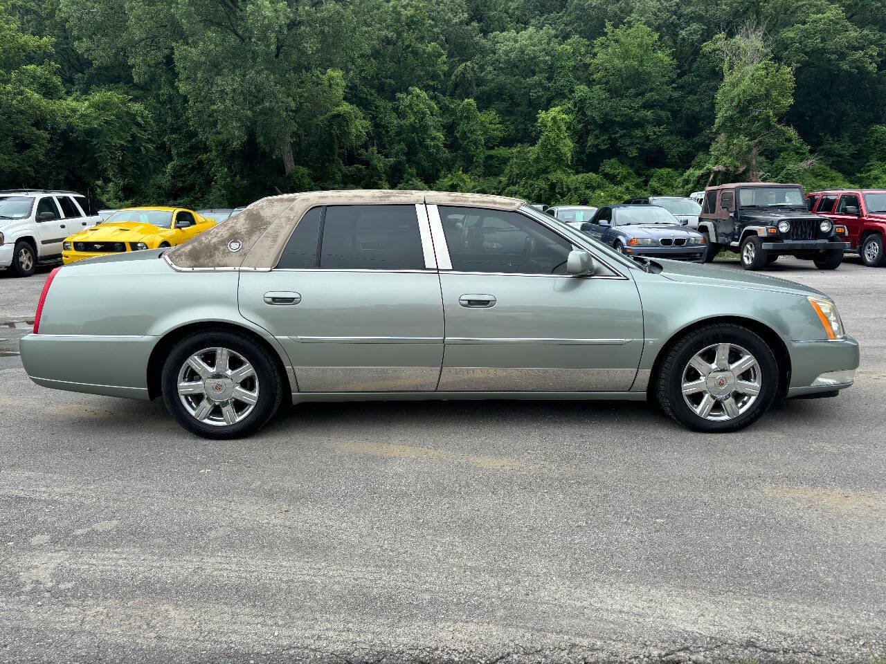 Used 2006 Cadillac DTS w/ Trunk Convenience Package FWD image 6