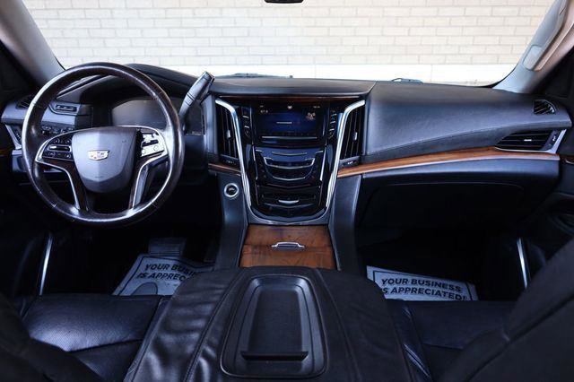 Used 2015 Cadillac Escalade Luxury AWD/4WD image 25