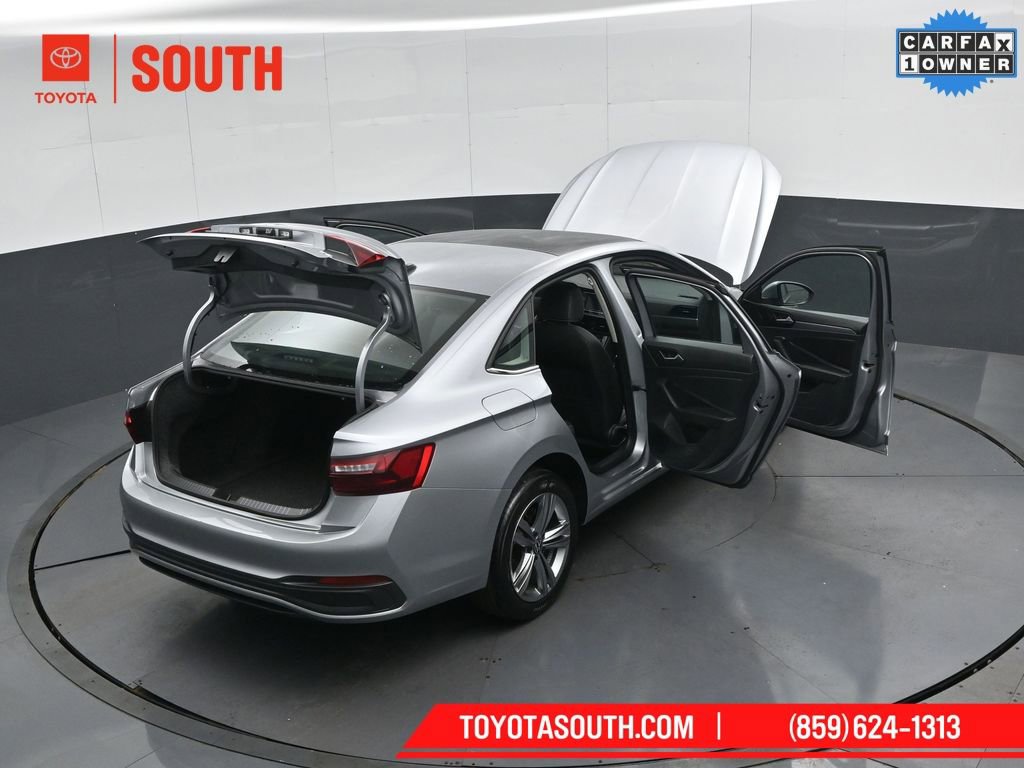 Used 2024 Volkswagen Jetta SE image 53