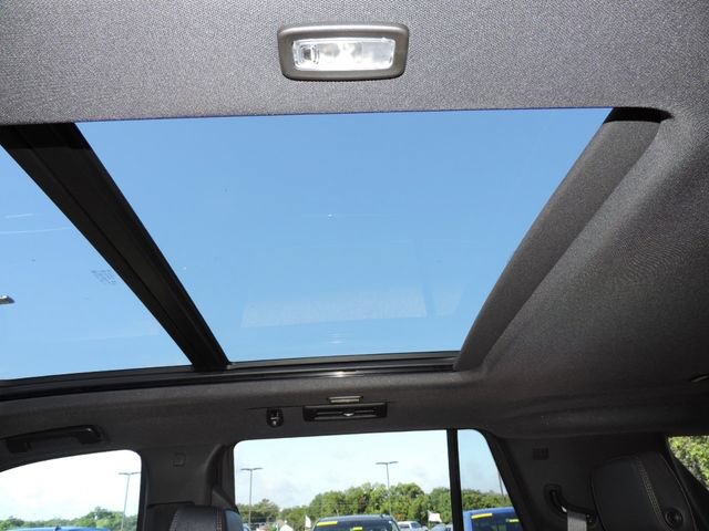 Used 2025 Chevrolet Tahoe High Country AWD/4WD image 23