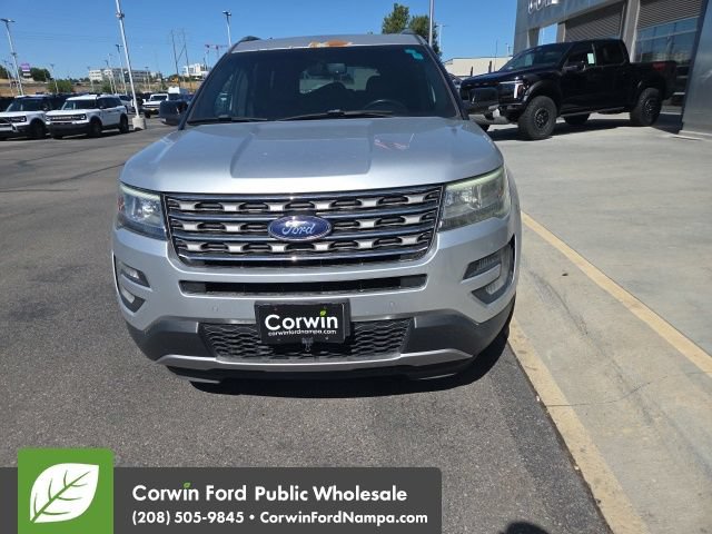 Used 2017 Ford Explorer XLT w/ Equipment Group 202A FWD image 2