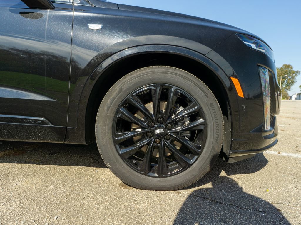 Used 2021 Cadillac XT6 Sport w/ LPO, ONYX Package image 5