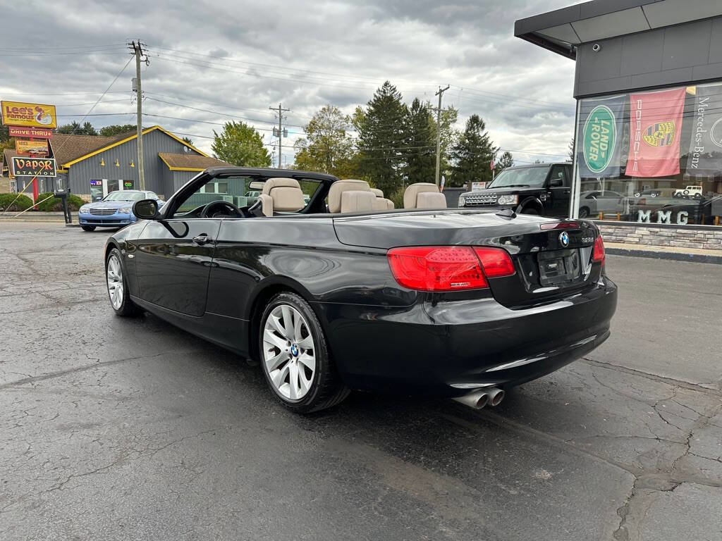 Used 2012 BMW 328i Convertible image 3