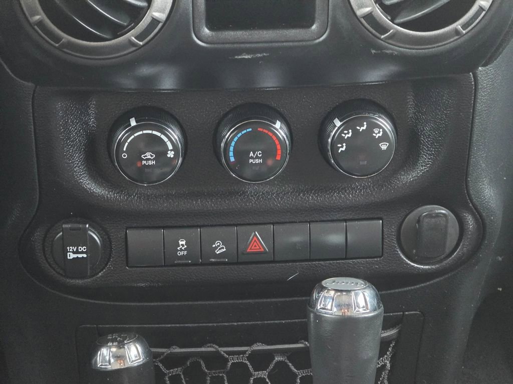 Used 2018 Jeep Wrangler Unlimited Sport w/ Connectivity Group image 12