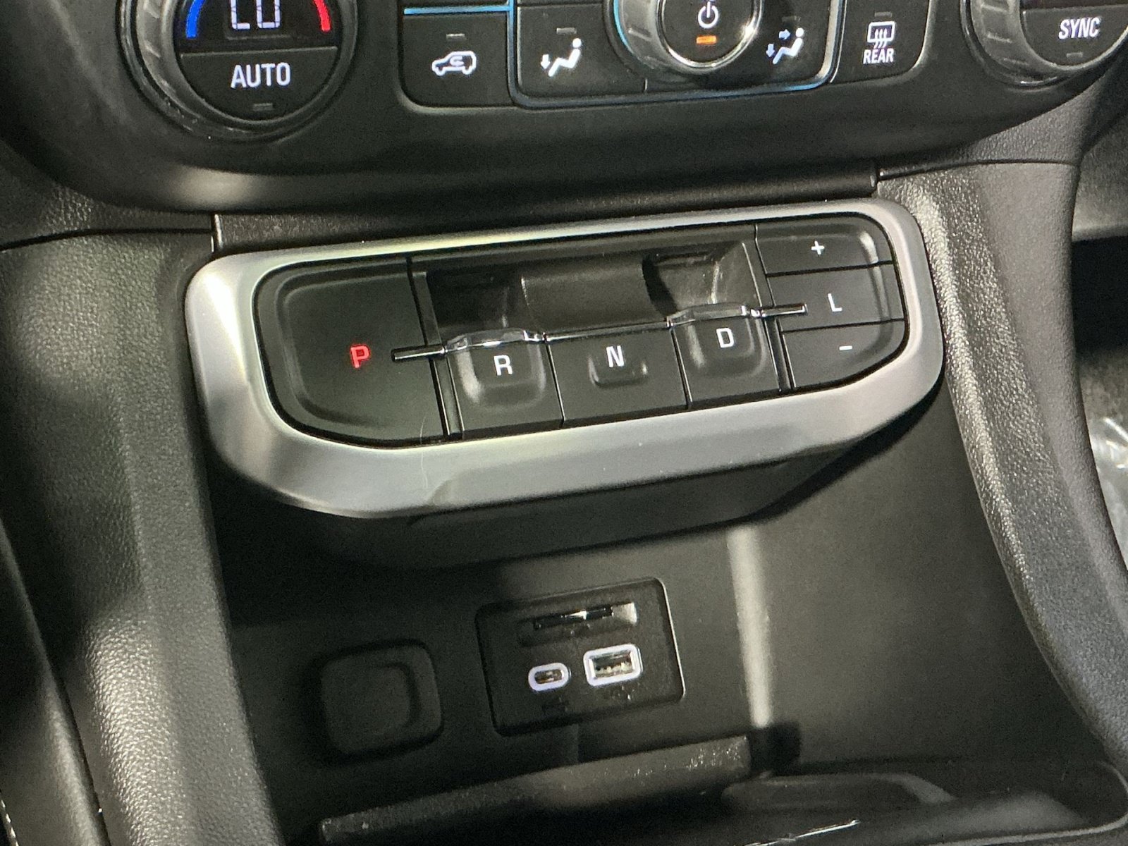 Used 2022 GMC Acadia SLE w/ Driver Convenience Package AWD/4WD image 23