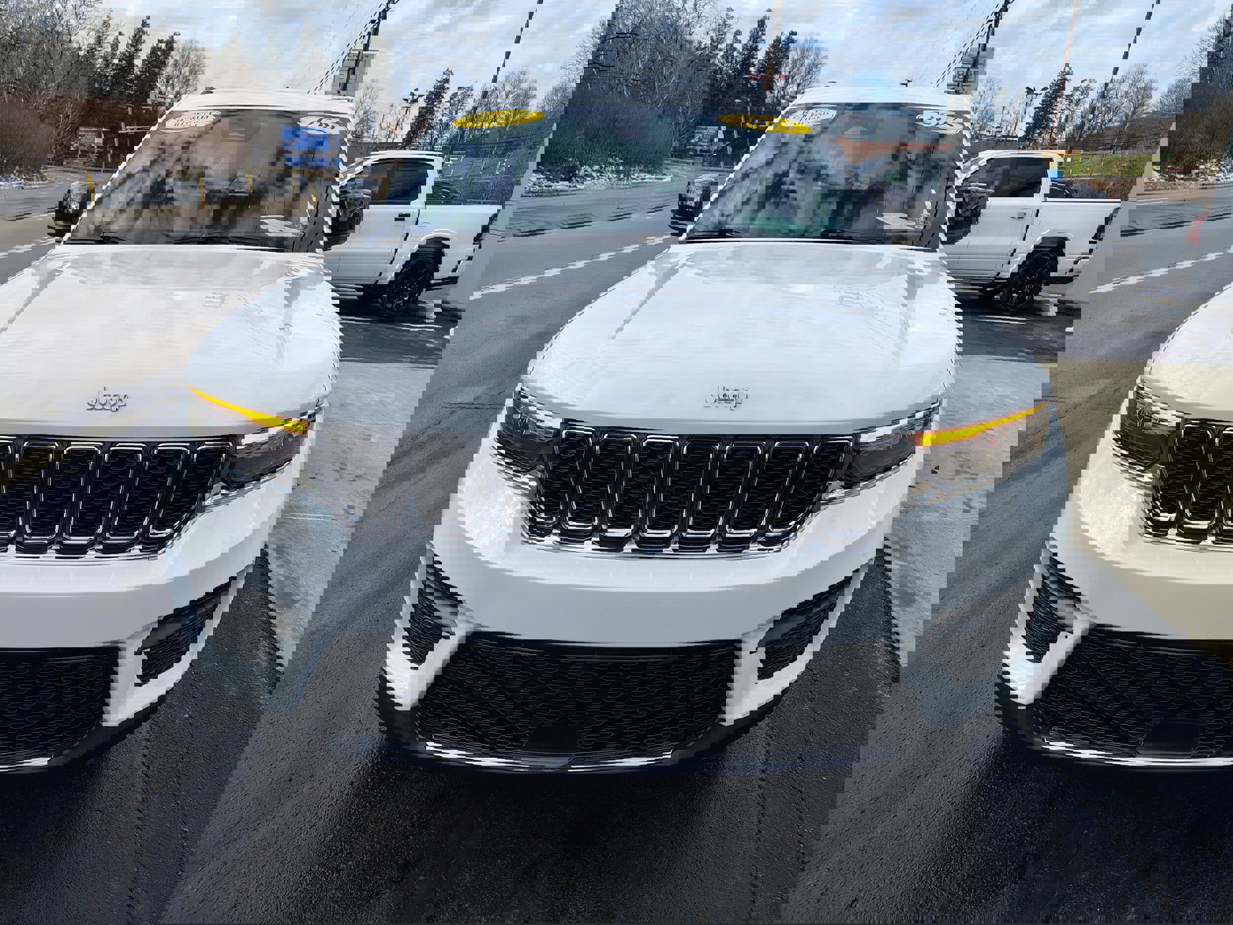 Certified 2025 Jeep Grand Cherokee Laredo X w/ Luxury Tech Group I image 3