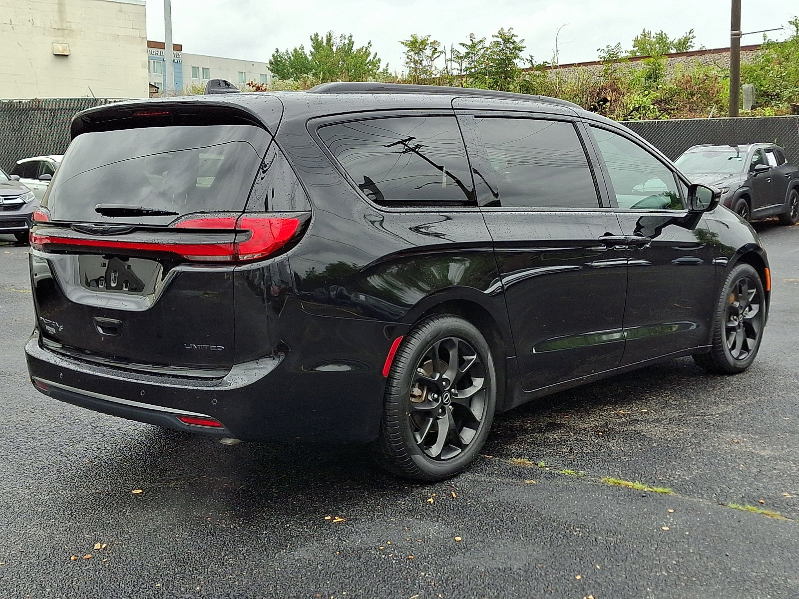 Used 2026 Chrysler Pacifica Limited w/ S Appearance Package FWD image 6