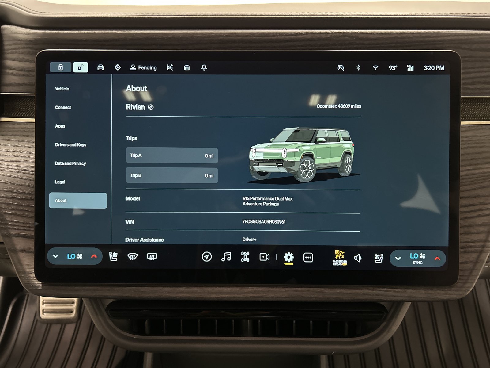 Used 2024 Rivian R1S Adventure AWD/4WD image 29