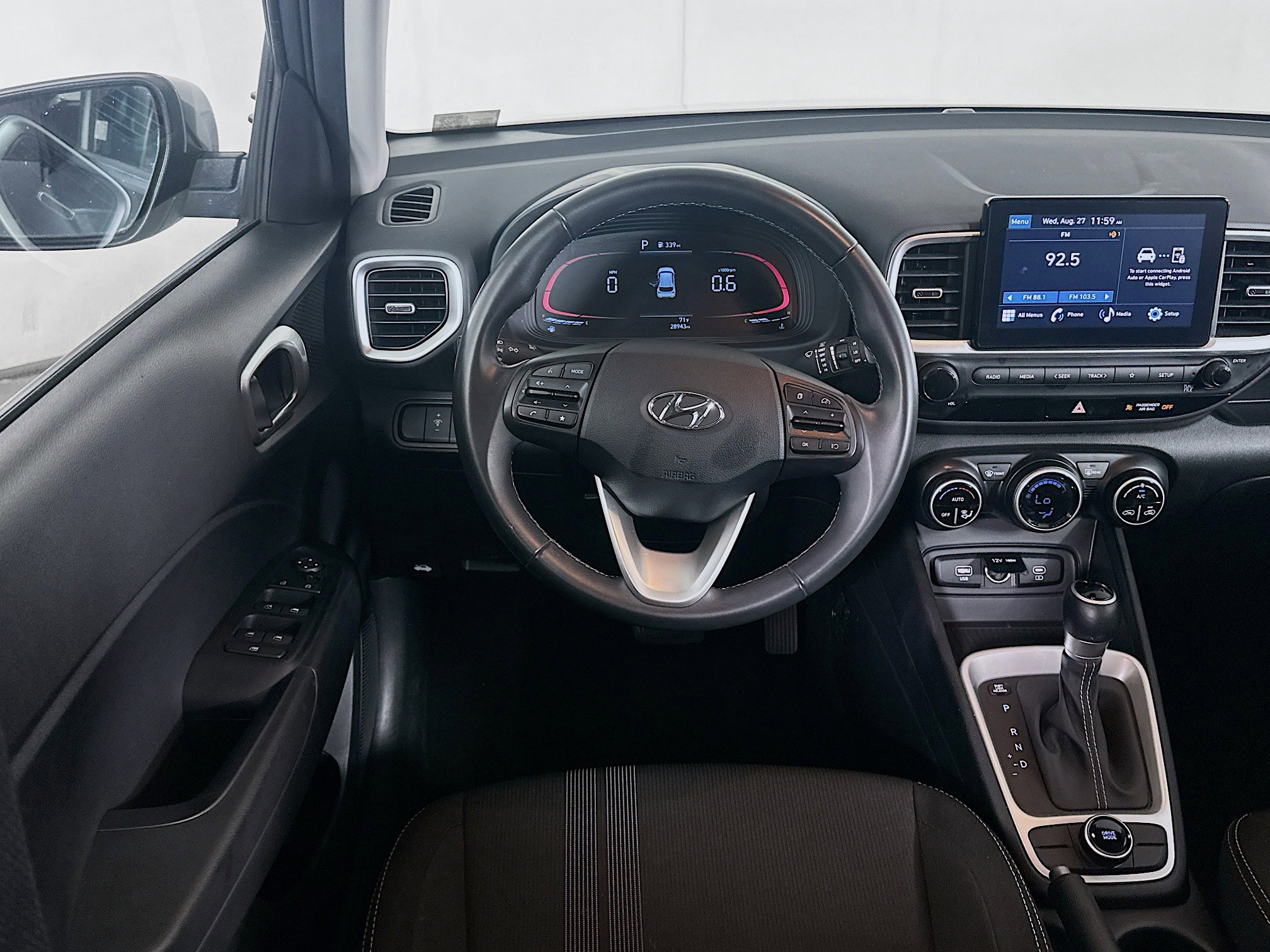 Used 2024 Hyundai Venue SEL image 18
