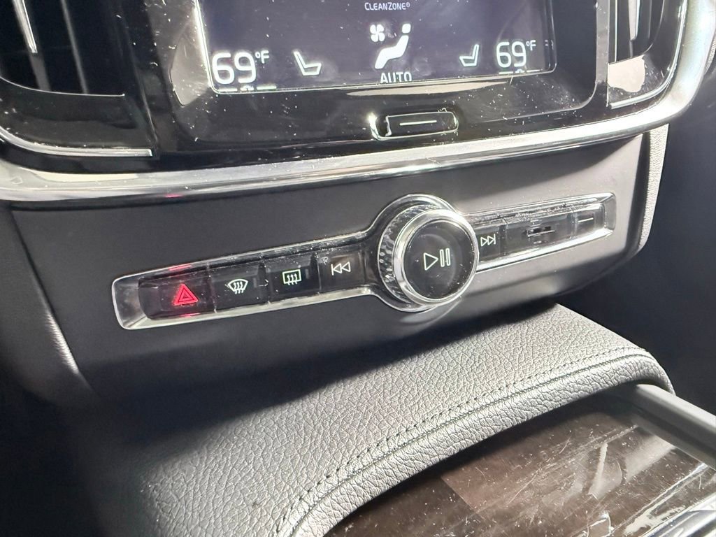 Used 2019 Volvo S90 T6 Momentum image 23