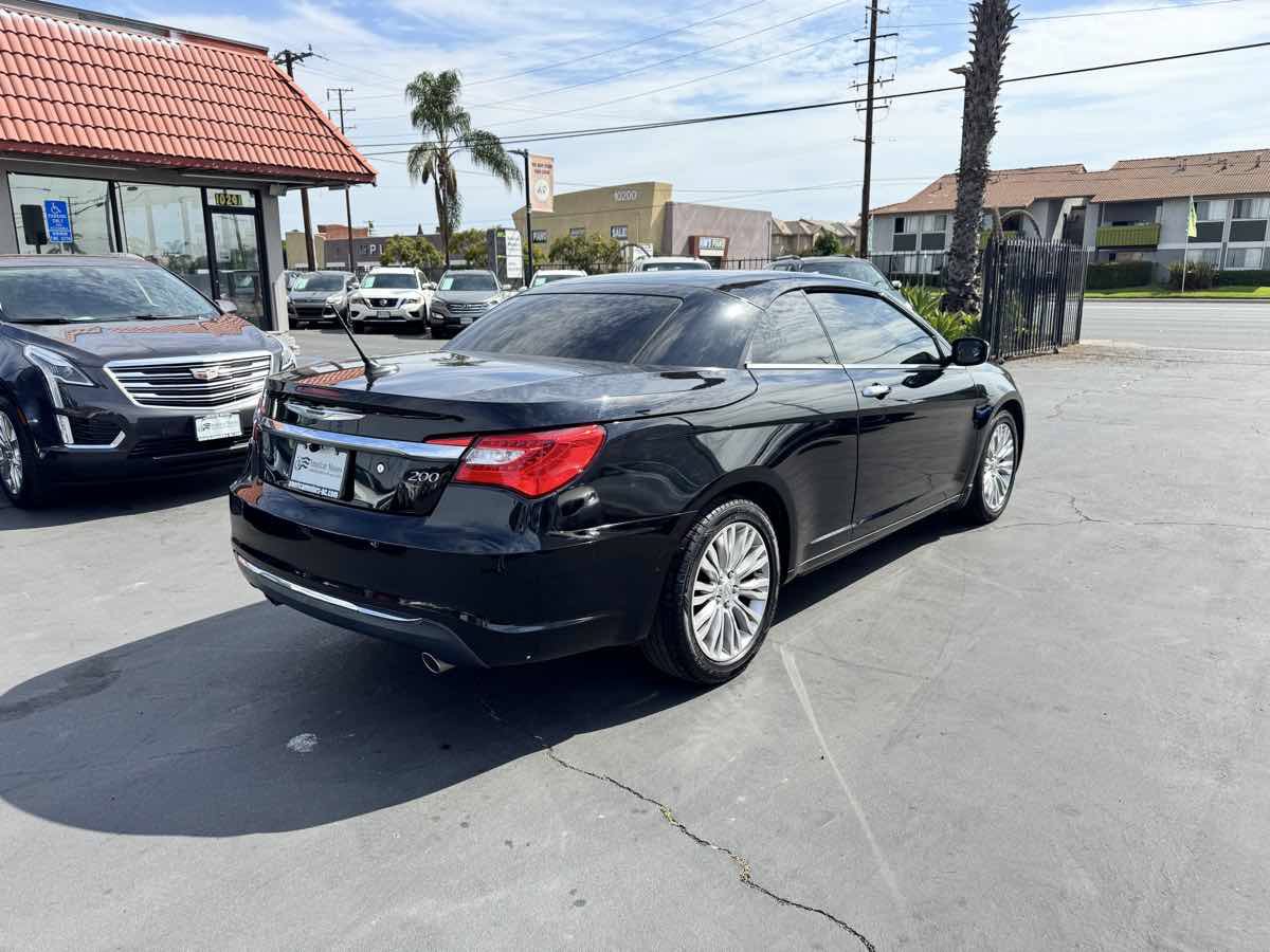 Used 2013 Chrysler 200 Limited FWD image 12