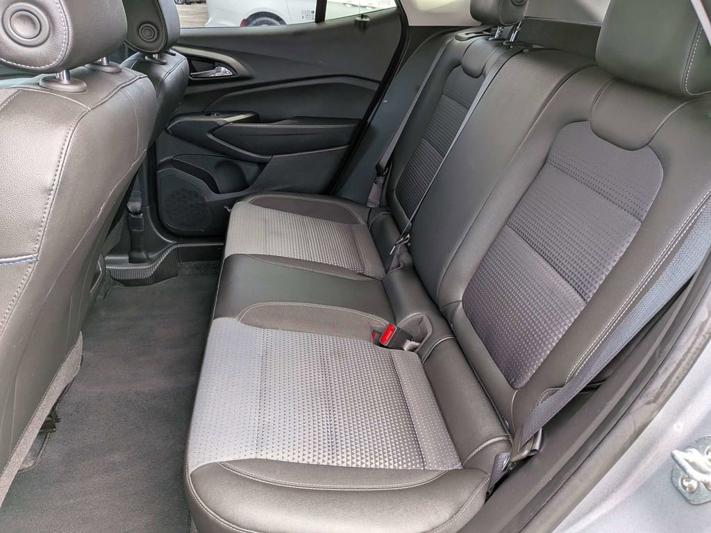 Used 2025 Chevrolet Trax LT FWD image 16