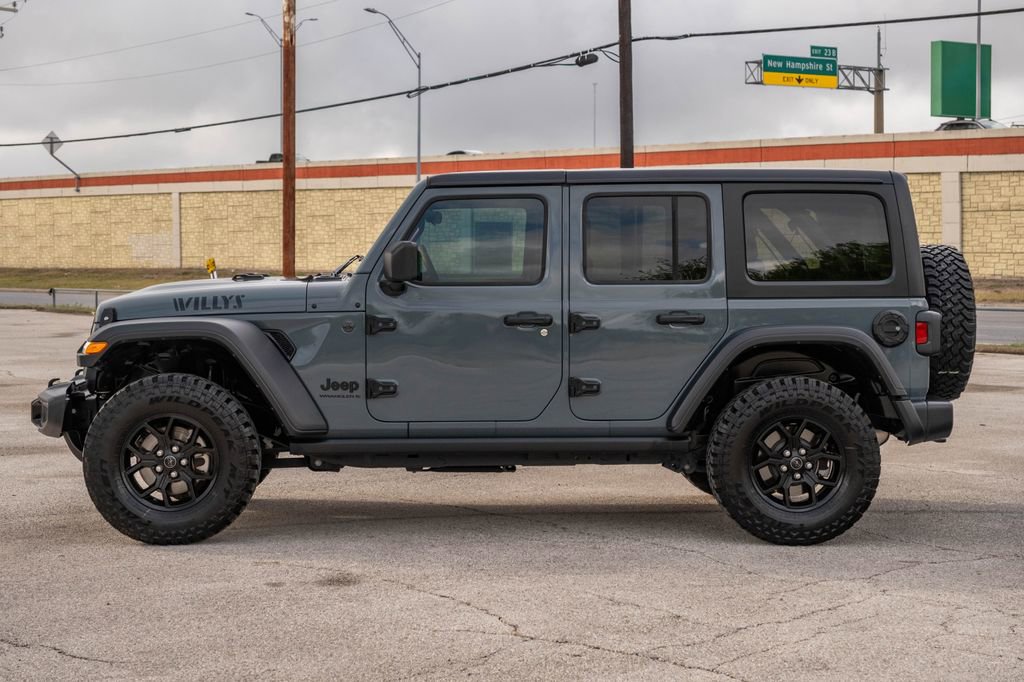 Used 2025 Jeep Wrangler Willys image 4