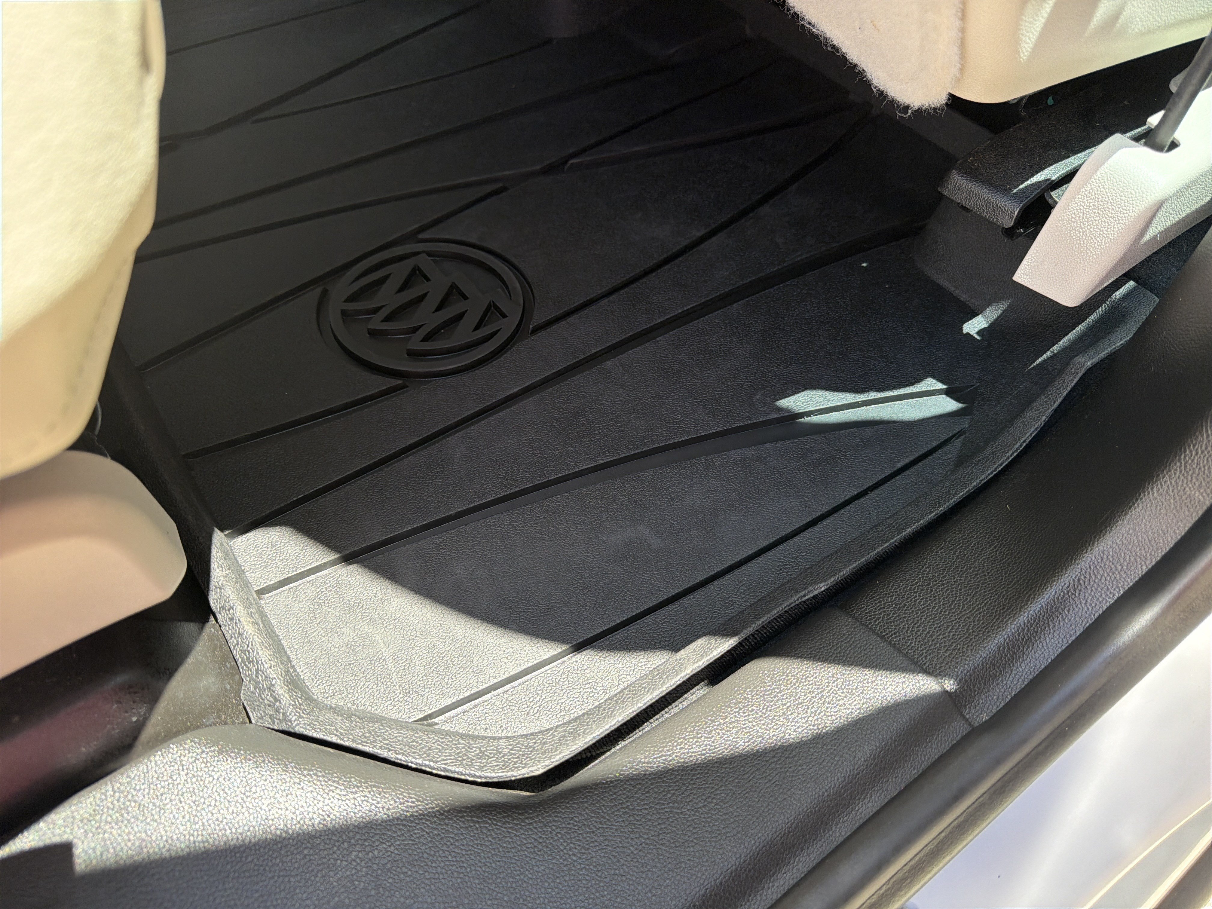 Used 2022 Buick Enclave Avenir FWD image 11