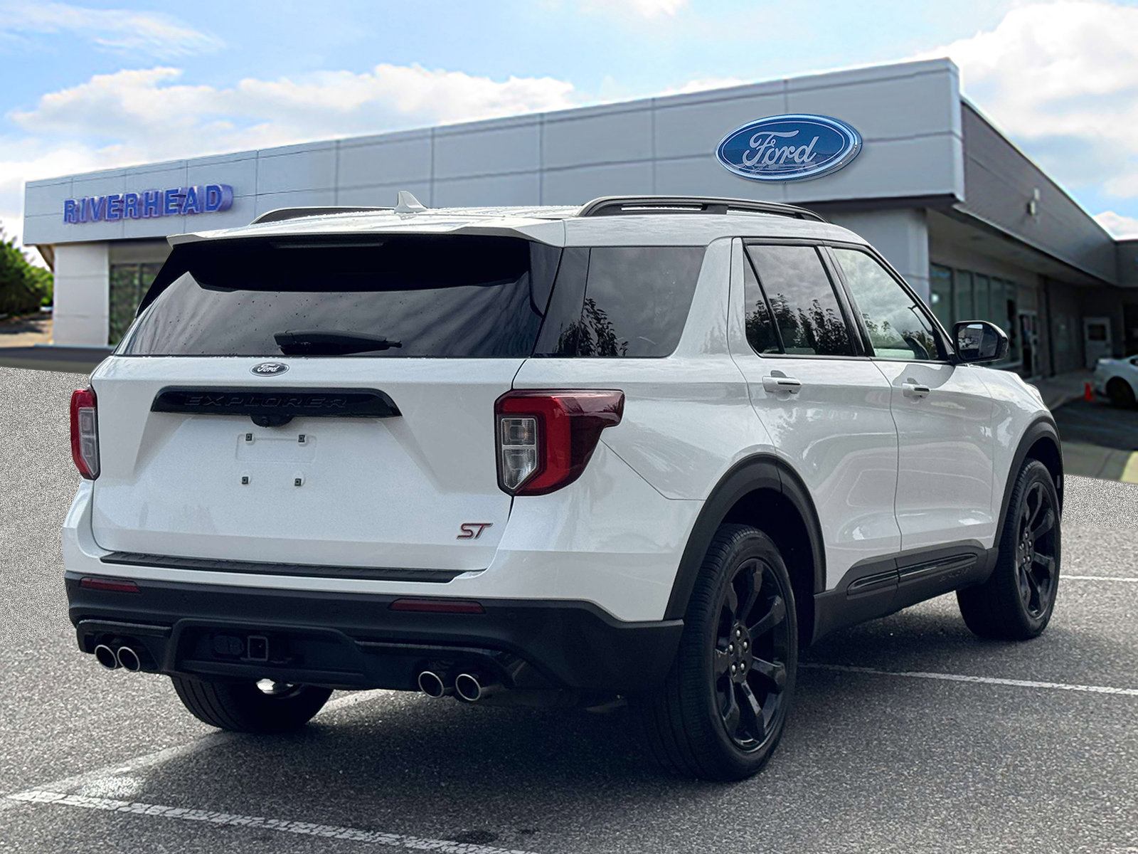 Certified 2022 Ford Explorer ST w/ ST Street Pack image 5