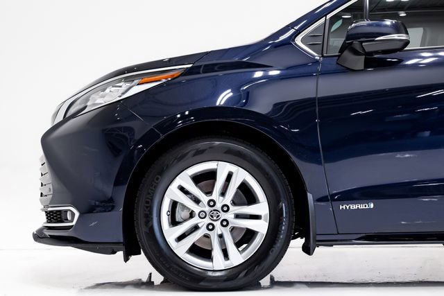 Used 2021 Toyota Sienna Limited FWD image 32