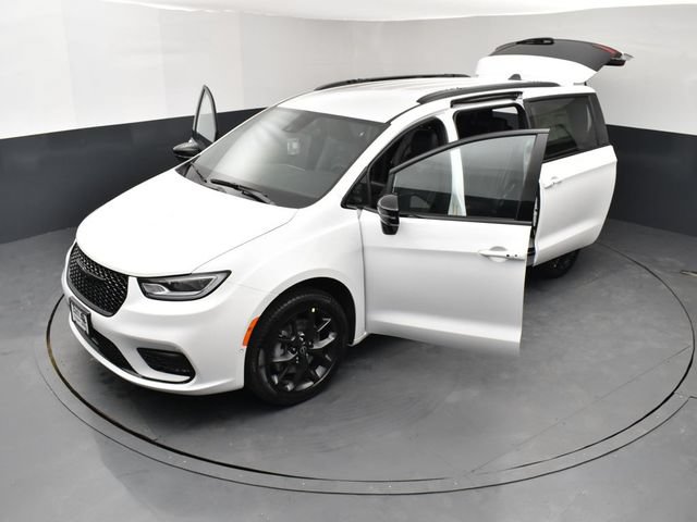 New 2026 Chrysler Pacifica Select w/ S Appearance Package AWD/4WD image 27