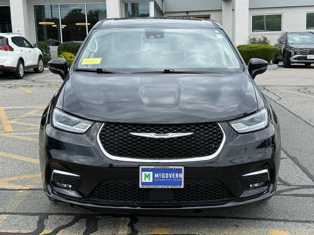 Used 2024 Chrysler Pacifica Touring-L FWD image 9