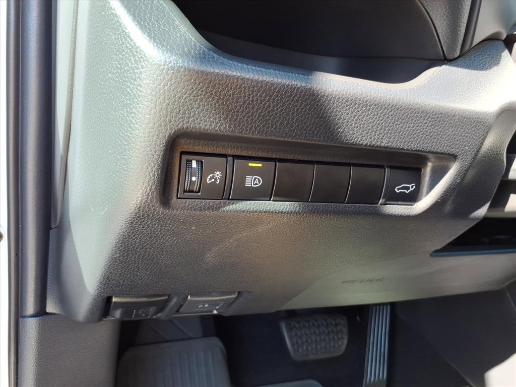 Used 2021 Toyota RAV4 XLE w/ Convenience Package image 17