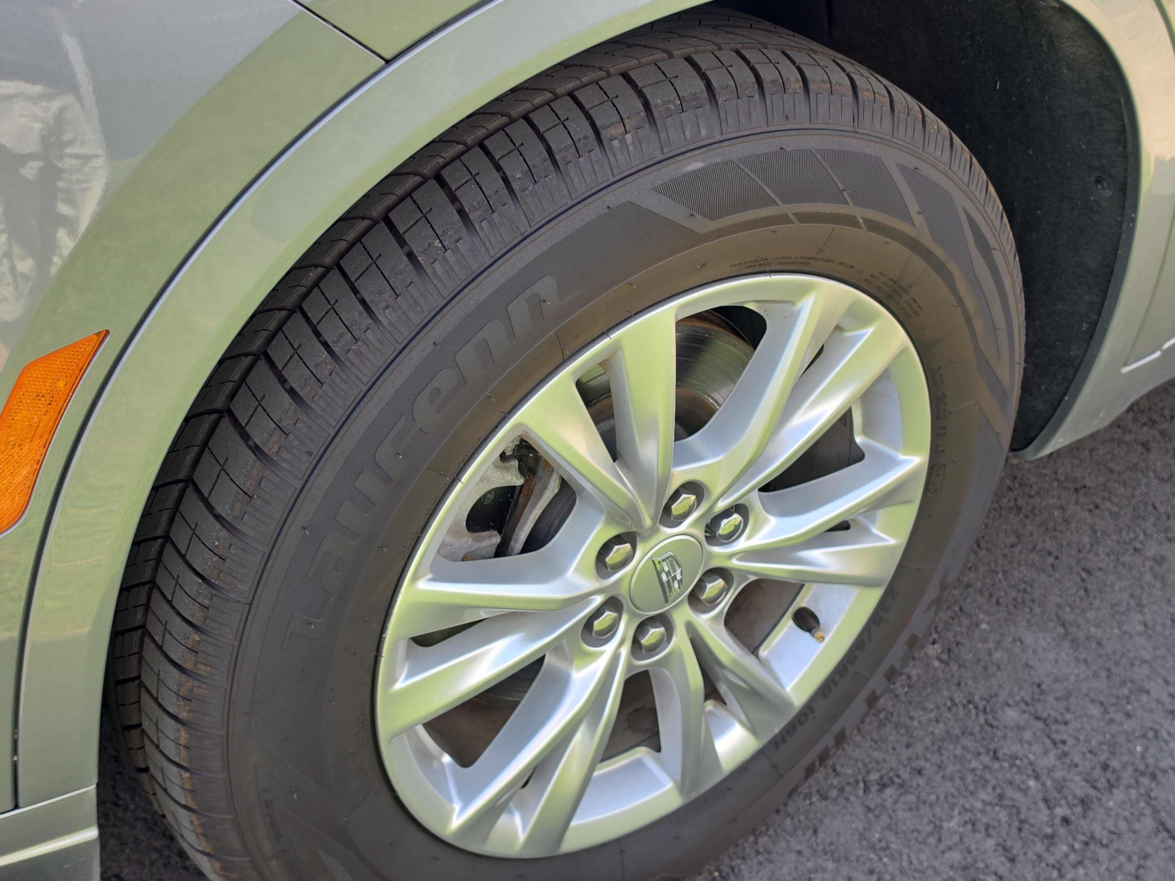 Used 2024 Cadillac XT6 Luxury w/ LPO, Floor Liner Package AWD/4WD image 11